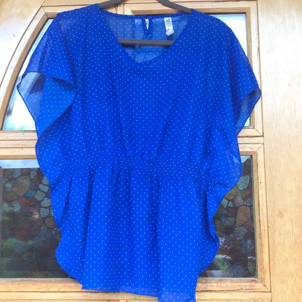 Cherokee polka dot blue top.